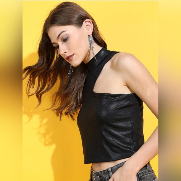 Tokyo Talkies Tops - Crop Top